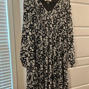 Black and White V-Neck Long Sleeve Sundress